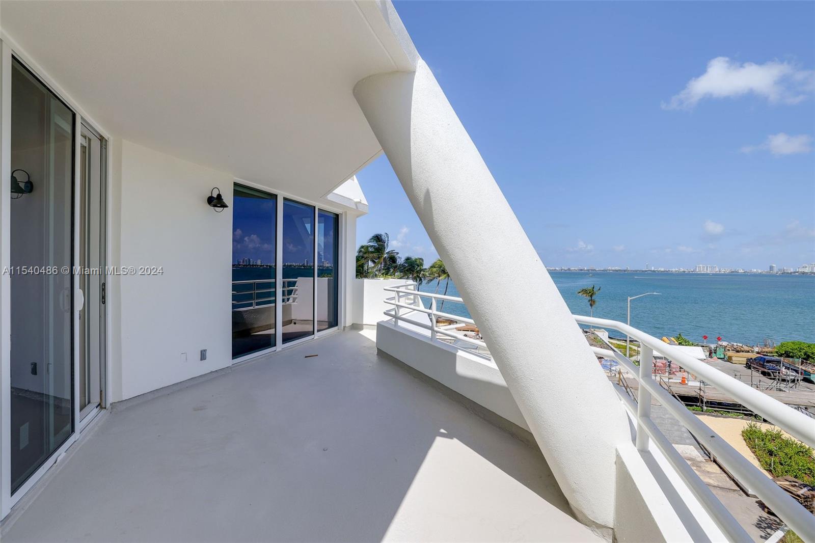 555 NE 34th St 0303, Miami, Florida 33137, 2 Bedrooms Bedrooms, ,2 BathroomsBathrooms,Residentiallease,For Rent,555 NE 34th St 0303,A11540486