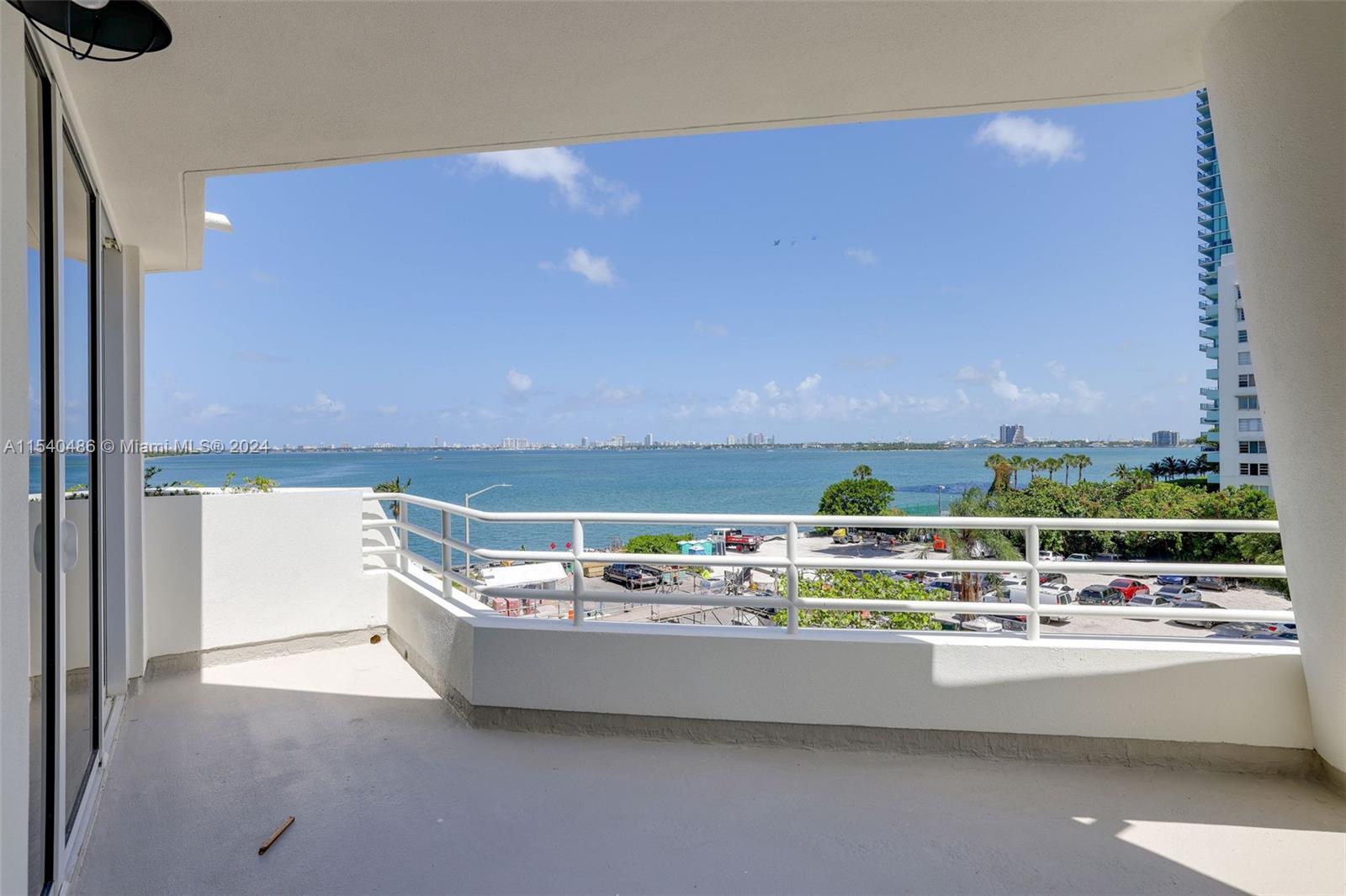 555 NE 34th St 0303, Miami, Florida 33137, 2 Bedrooms Bedrooms, ,2 BathroomsBathrooms,Residentiallease,For Rent,555 NE 34th St 0303,A11540486