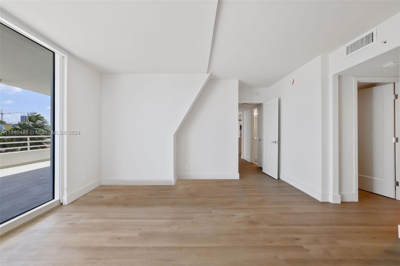 555 NE 34th St 0303, Miami, Florida 33137, 2 Bedrooms Bedrooms, ,2 BathroomsBathrooms,Residentiallease,For Rent,555 NE 34th St 0303,A11540486