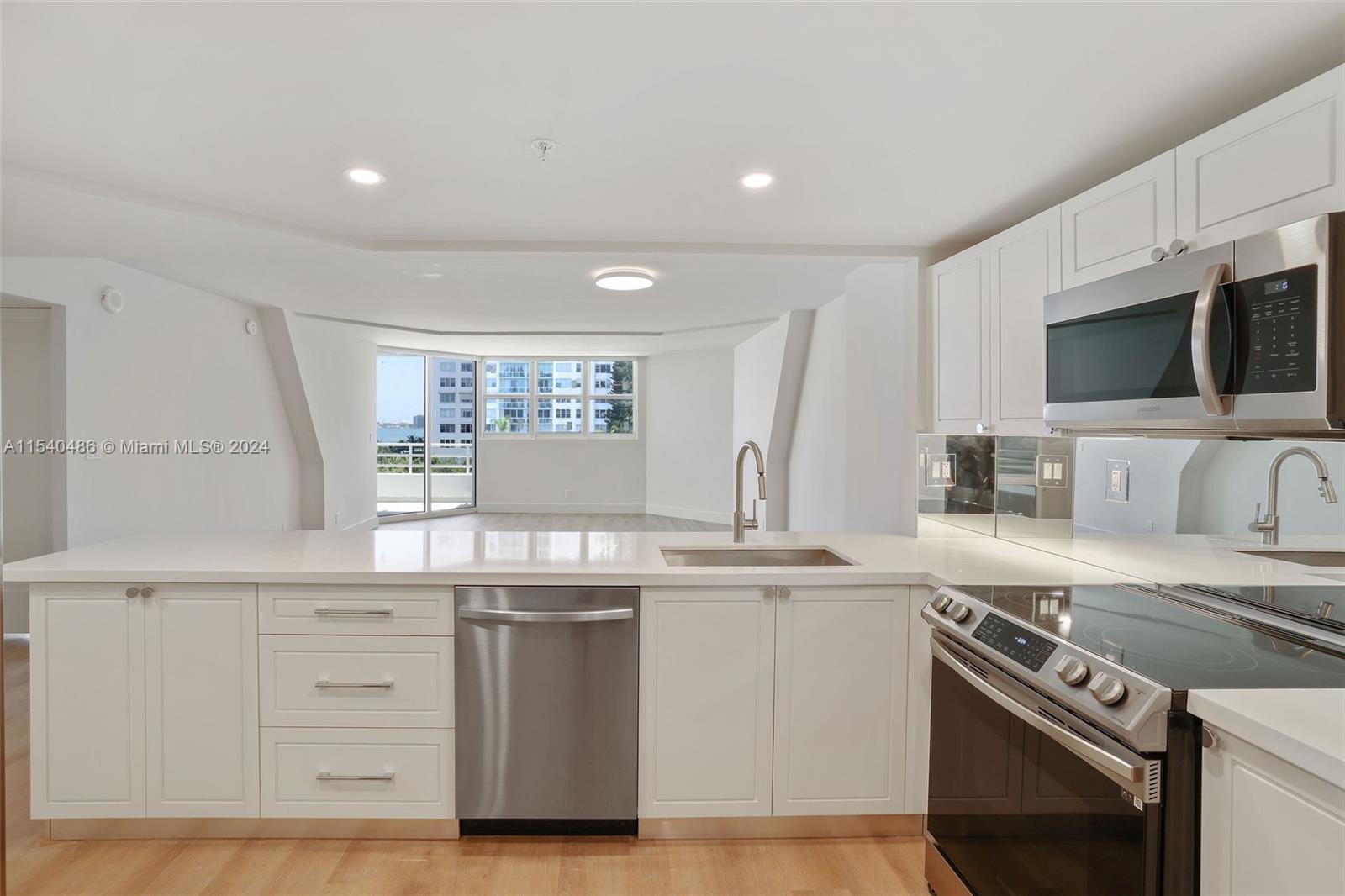 555 NE 34th St 0303, Miami, Florida 33137, 2 Bedrooms Bedrooms, ,2 BathroomsBathrooms,Residentiallease,For Rent,555 NE 34th St 0303,A11540486