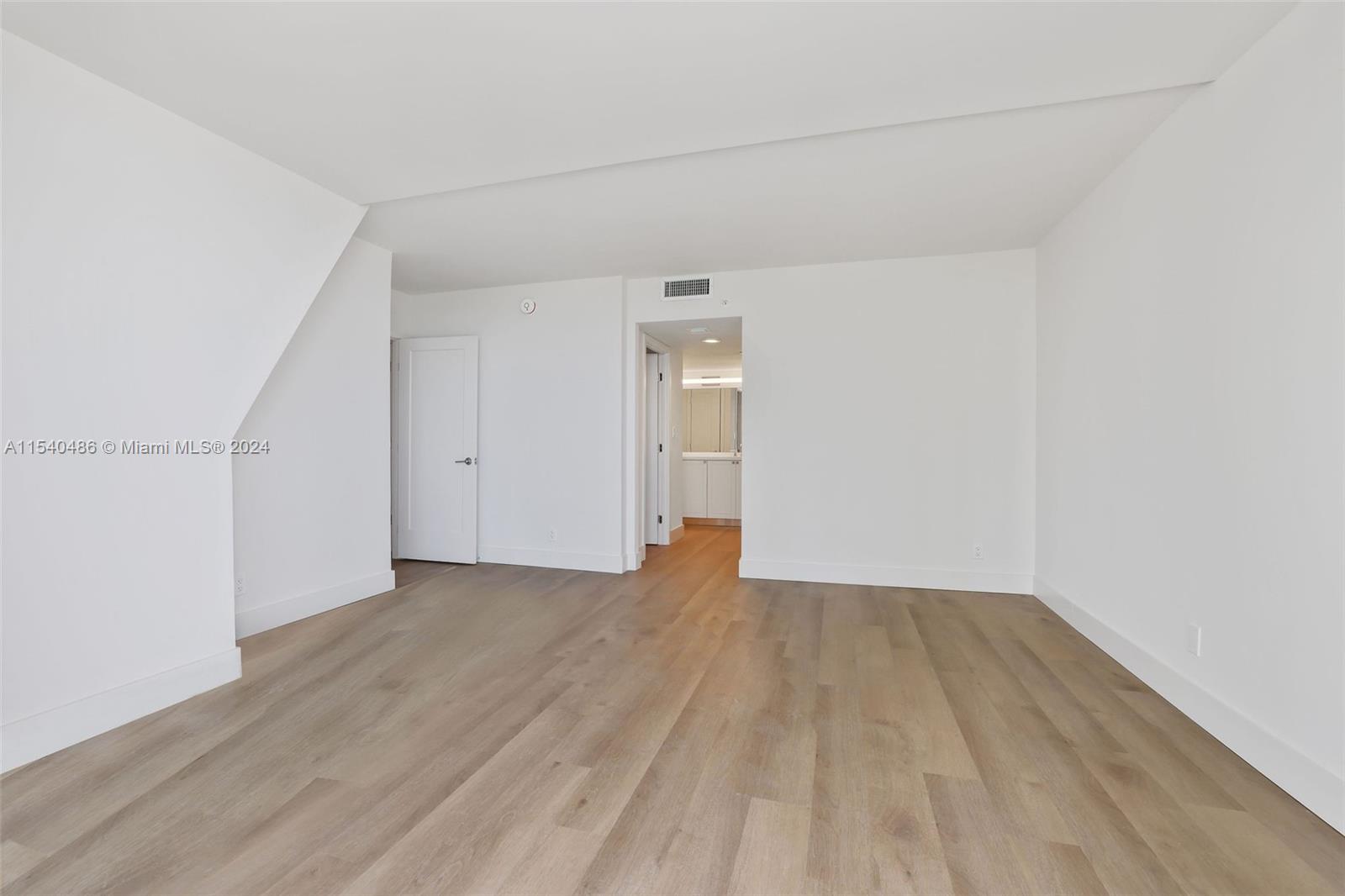 555 NE 34th St 0303, Miami, Florida 33137, 2 Bedrooms Bedrooms, ,2 BathroomsBathrooms,Residentiallease,For Rent,555 NE 34th St 0303,A11540486