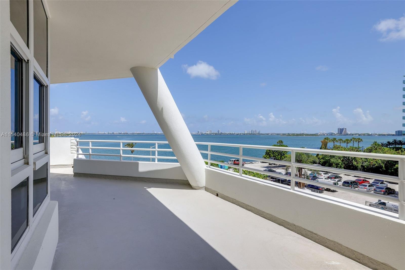 555 NE 34th St 0303, Miami, Florida 33137, 2 Bedrooms Bedrooms, ,2 BathroomsBathrooms,Residentiallease,For Rent,555 NE 34th St 0303,A11540486
