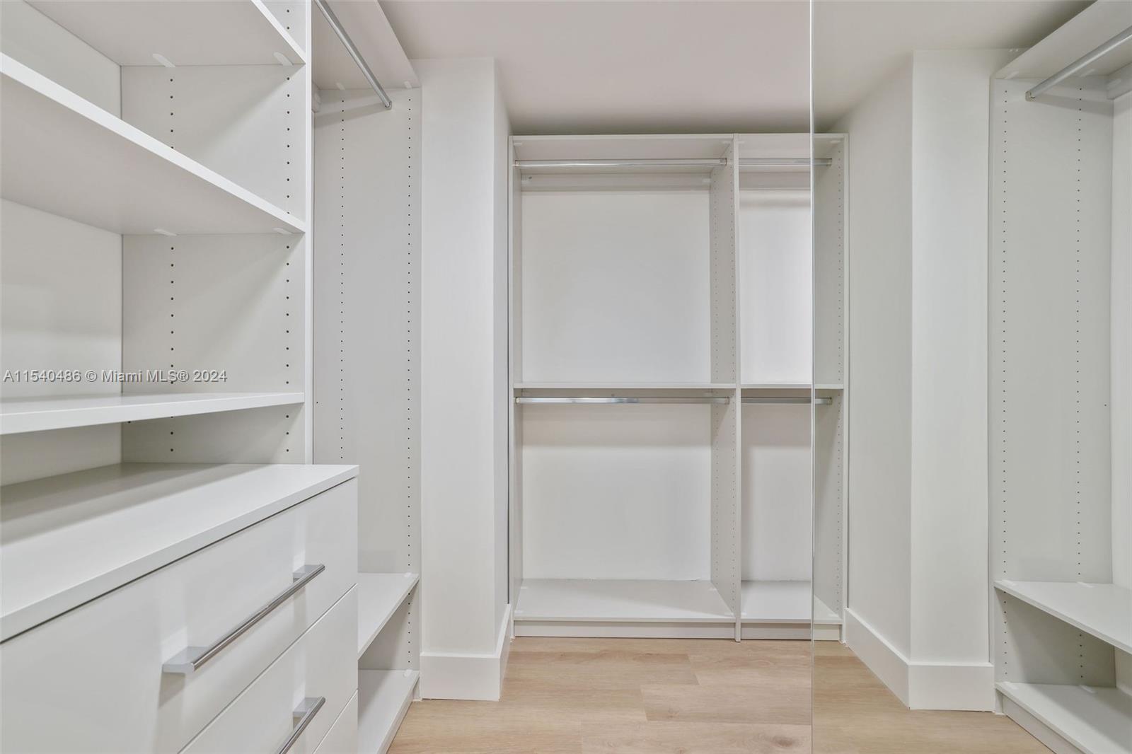 555 NE 34th St 0303, Miami, Florida 33137, 2 Bedrooms Bedrooms, ,2 BathroomsBathrooms,Residentiallease,For Rent,555 NE 34th St 0303,A11540486