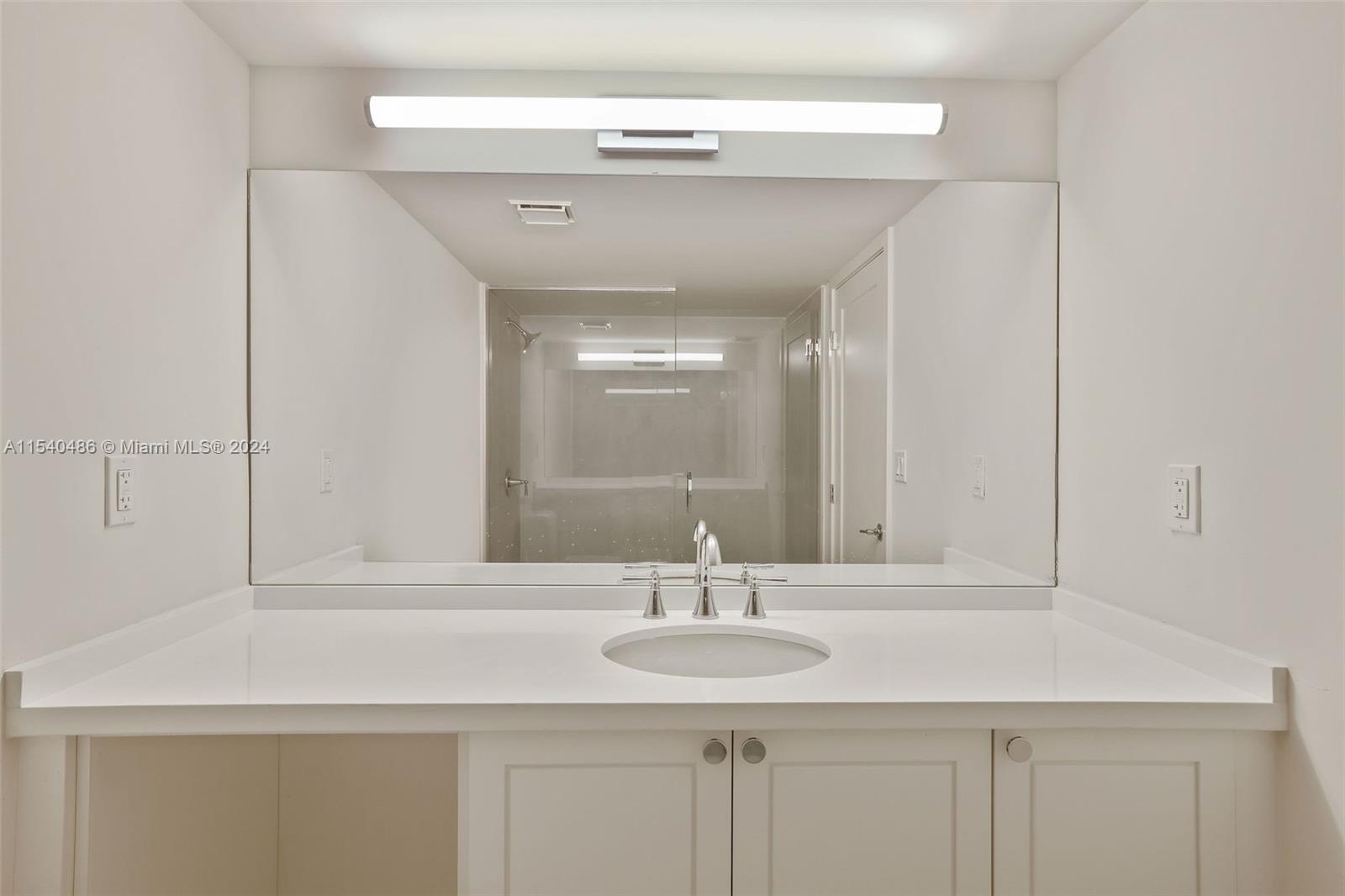 555 NE 34th St 0303, Miami, Florida 33137, 2 Bedrooms Bedrooms, ,2 BathroomsBathrooms,Residentiallease,For Rent,555 NE 34th St 0303,A11540486