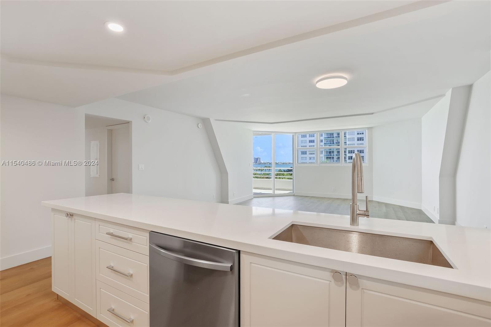 555 NE 34th St 0303, Miami, Florida 33137, 2 Bedrooms Bedrooms, ,2 BathroomsBathrooms,Residentiallease,For Rent,555 NE 34th St 0303,A11540486