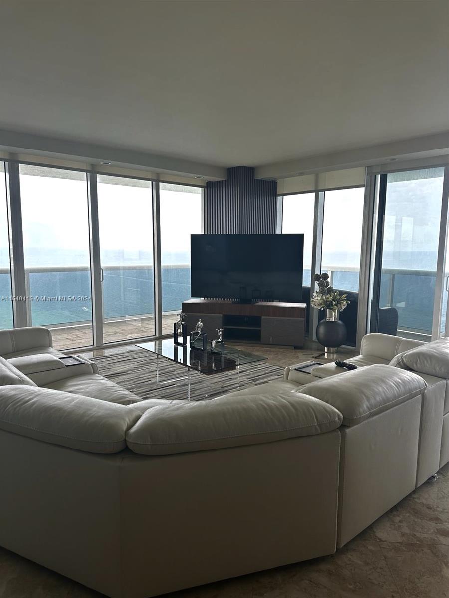 1830 S Ocean Dr 4701, Hallandale Beach, Florida 33009, 3 Bedrooms Bedrooms, ,3 BathroomsBathrooms,Residentiallease,For Rent,1830 S Ocean Dr 4701,A11540419