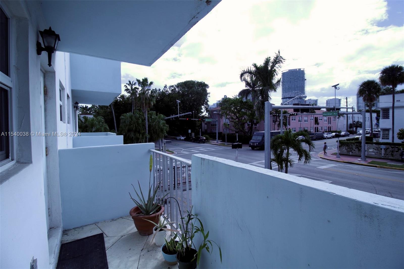 801 Meridian Ave 2B, Miami Beach, Florida 33139, 1 Bedroom Bedrooms, ,1 BathroomBathrooms,Residentiallease,For Rent,801 Meridian Ave 2B,A11540038