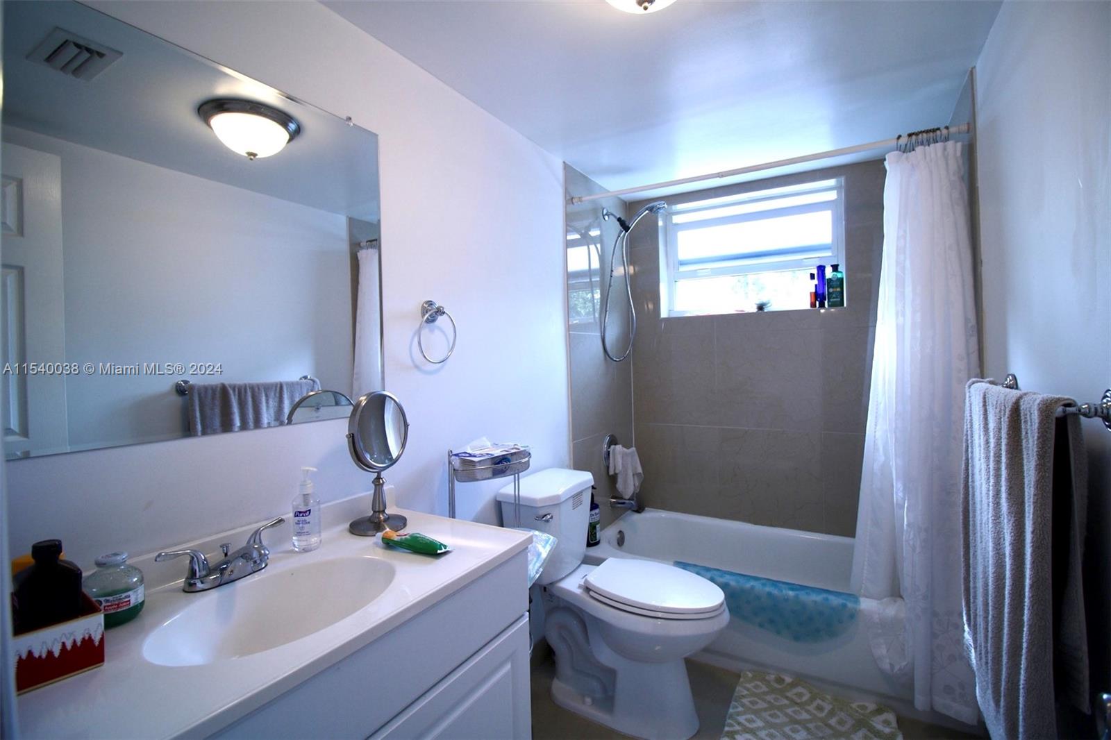 801 Meridian Ave 2B, Miami Beach, Florida 33139, 1 Bedroom Bedrooms, ,1 BathroomBathrooms,Residentiallease,For Rent,801 Meridian Ave 2B,A11540038