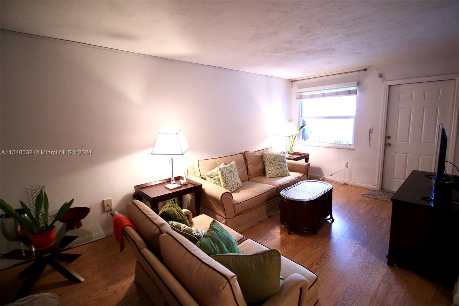 801 Meridian Ave 2B, Miami Beach, Florida 33139, 1 Bedroom Bedrooms, ,1 BathroomBathrooms,Residentiallease,For Rent,801 Meridian Ave 2B,A11540038