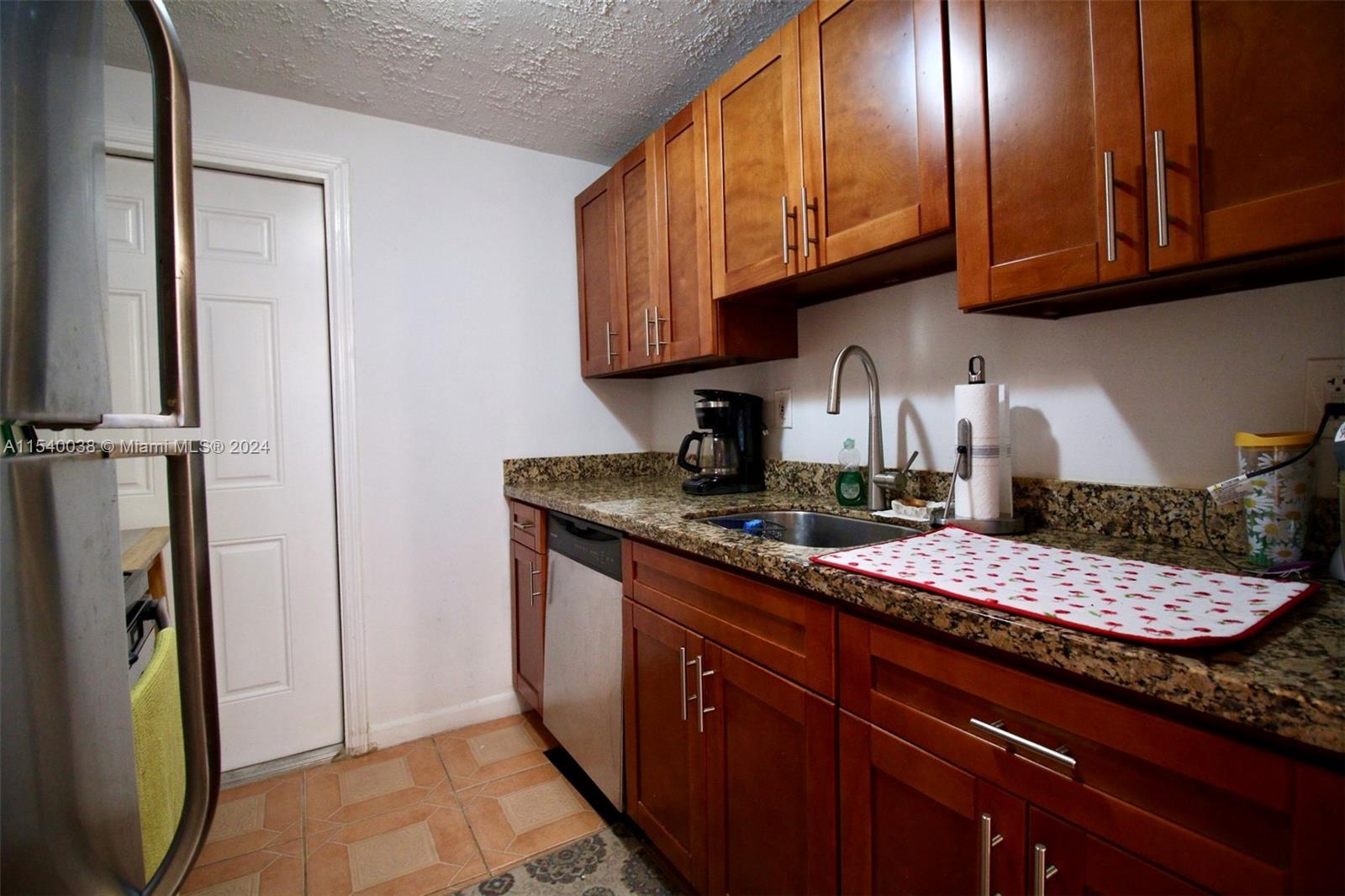 801 Meridian Ave 2B, Miami Beach, Florida 33139, 1 Bedroom Bedrooms, ,1 BathroomBathrooms,Residentiallease,For Rent,801 Meridian Ave 2B,A11540038