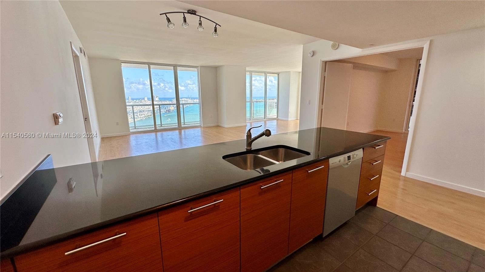 50 Biscayne Blvd 3910, Miami, Florida 33132, 3 Bedrooms Bedrooms, ,2 BathroomsBathrooms,Residential,For Sale,50 Biscayne Blvd 3910,A11540560