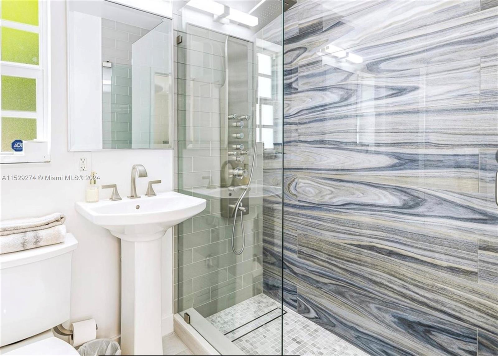 9500 N Miami Ave, Miami Shores, Florida 33150, 3 Bedrooms Bedrooms, 6 Rooms Rooms,2 BathroomsBathrooms,Residential,For Sale,9500 N Miami Ave,A11529274