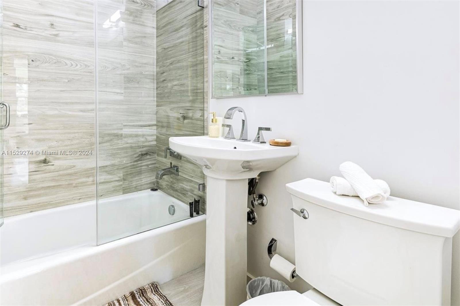 9500 N Miami Ave, Miami Shores, Florida 33150, 3 Bedrooms Bedrooms, 6 Rooms Rooms,2 BathroomsBathrooms,Residential,For Sale,9500 N Miami Ave,A11529274