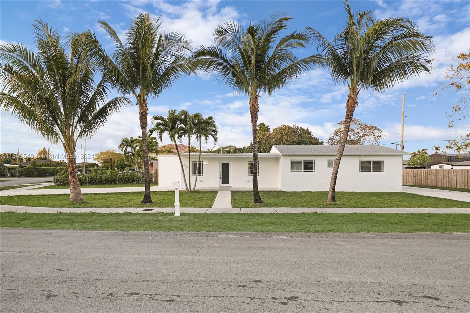 4651 SW 100th Ave  For Sale A11540549, FL