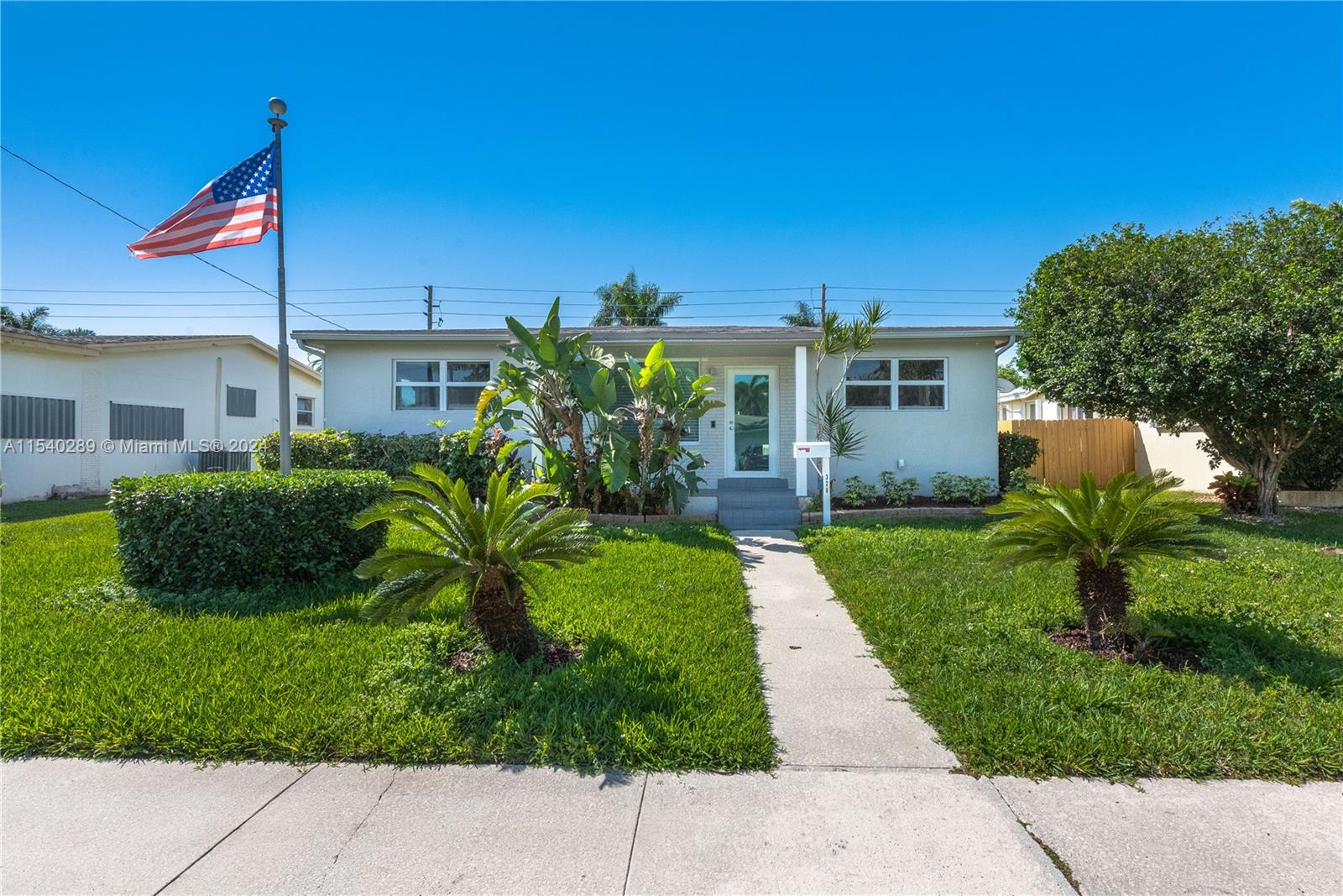 326 SE 3rd Ter, Dania Beach, Florida 33004, 3 Bedrooms Bedrooms, ,2 BathroomsBathrooms,Residentiallease,For Rent,326 SE 3rd Ter,A11540289