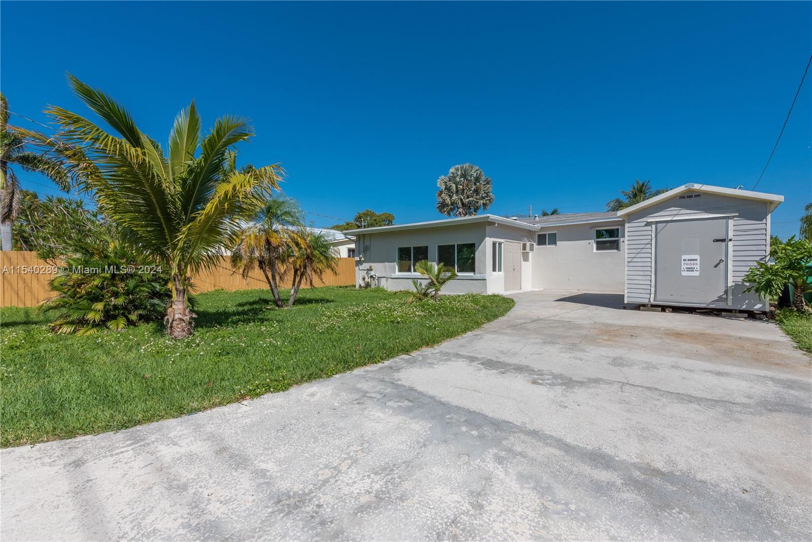 326 SE 3rd Ter, Dania Beach, Florida 33004, 3 Bedrooms Bedrooms, ,2 BathroomsBathrooms,Residentiallease,For Rent,326 SE 3rd Ter,A11540289