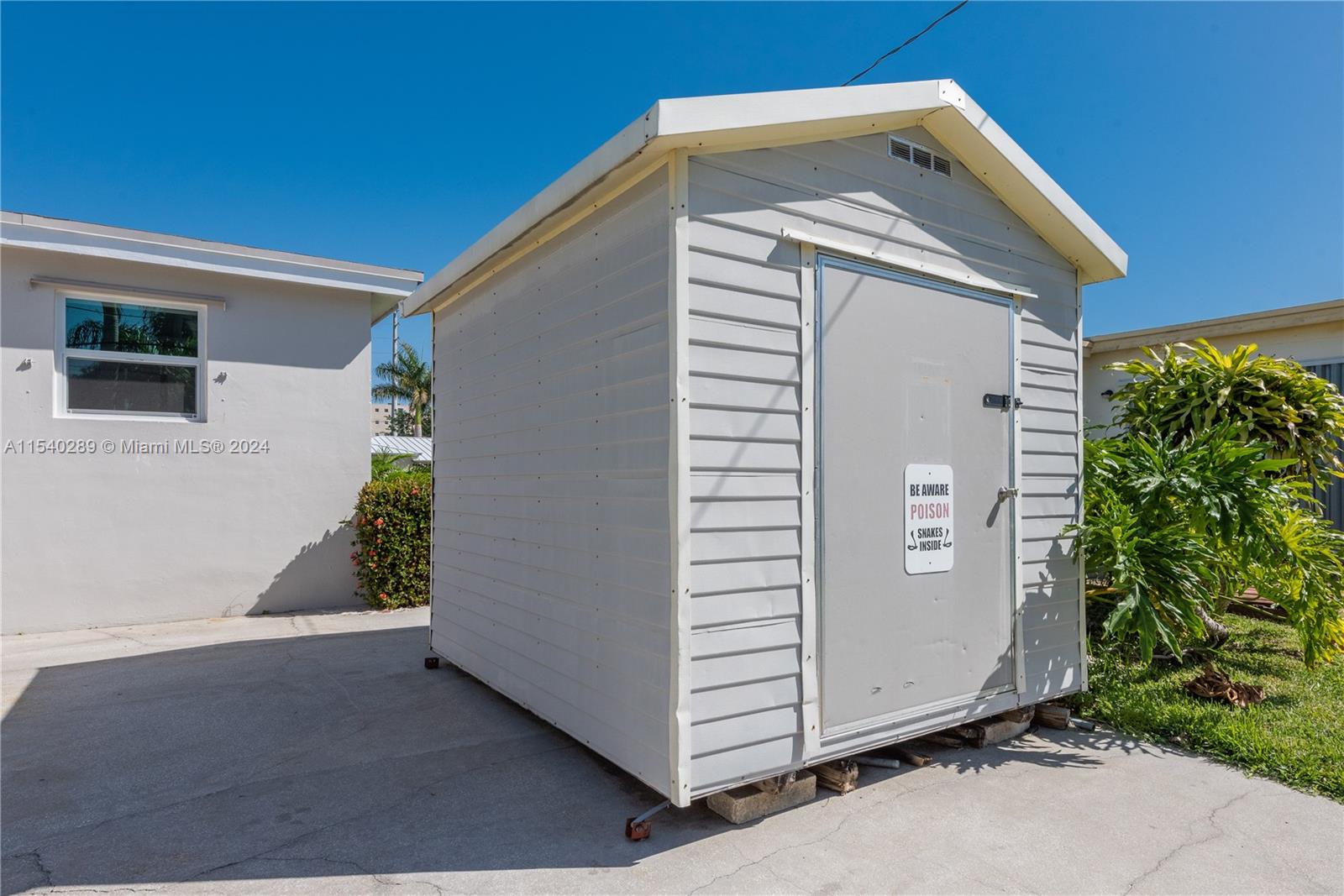 326 SE 3rd Ter, Dania Beach, Florida 33004, 3 Bedrooms Bedrooms, ,2 BathroomsBathrooms,Residentiallease,For Rent,326 SE 3rd Ter,A11540289