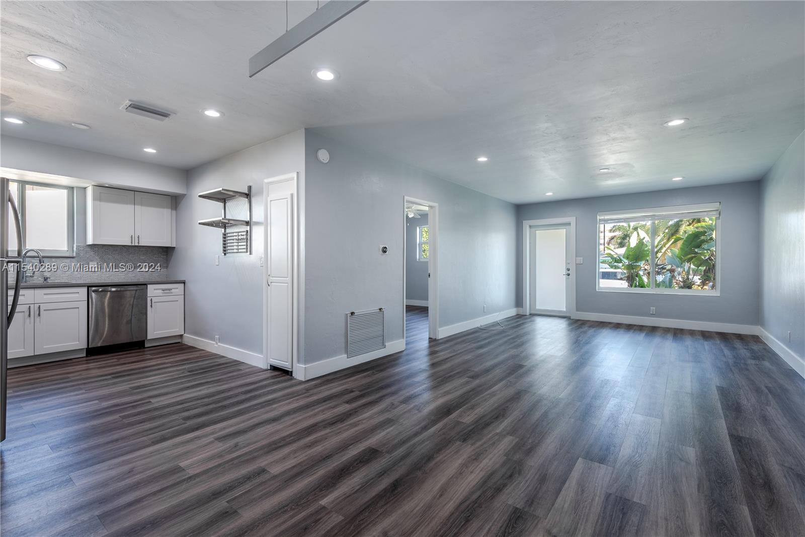 326 SE 3rd Ter, Dania Beach, Florida 33004, 3 Bedrooms Bedrooms, ,2 BathroomsBathrooms,Residentiallease,For Rent,326 SE 3rd Ter,A11540289