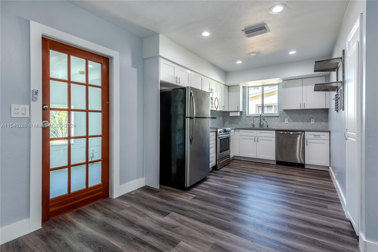 326 SE 3rd Ter, Dania Beach, Florida 33004, 3 Bedrooms Bedrooms, ,2 BathroomsBathrooms,Residentiallease,For Rent,326 SE 3rd Ter,A11540289