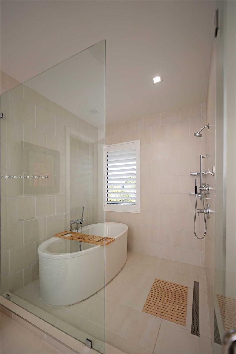 8233 47th Ln, Doral, FL, 33166 United States, 3 Bedrooms Bedrooms, ,3 BathroomsBathrooms,Residential,For Sale,47th Ln,A11540636