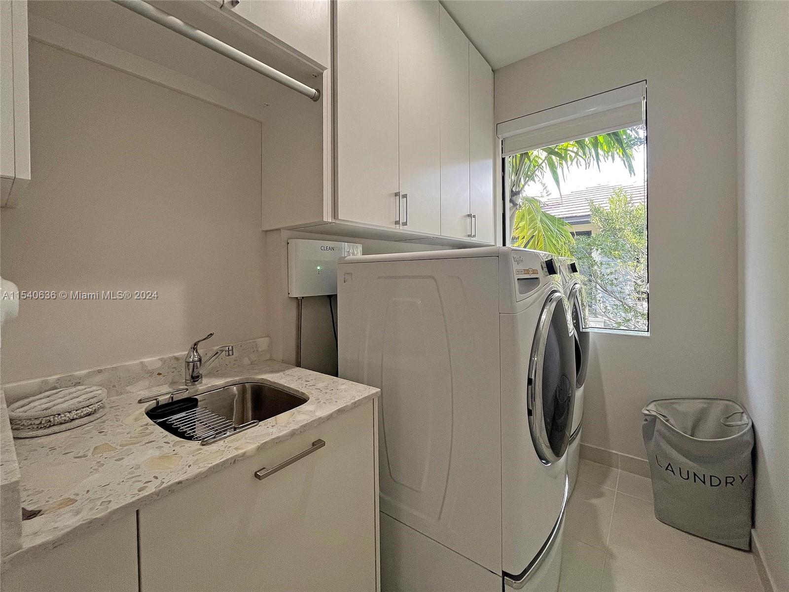 8233 NW 47th Ln, Doral, Florida 33166, 3 Bedrooms Bedrooms, ,3 BathroomsBathrooms,Residential,For Sale,8233 NW 47th Ln,A11540636