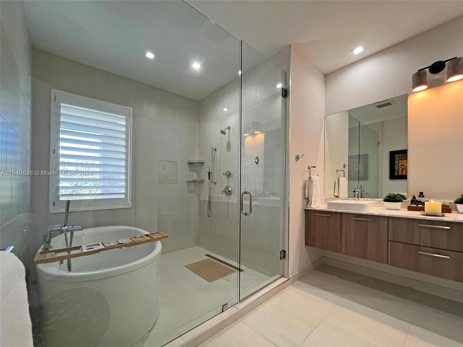 8233 47th Ln, Doral, FL, 33166 United States, 3 Bedrooms Bedrooms, ,3 BathroomsBathrooms,Residential,For Sale,47th Ln,A11540636