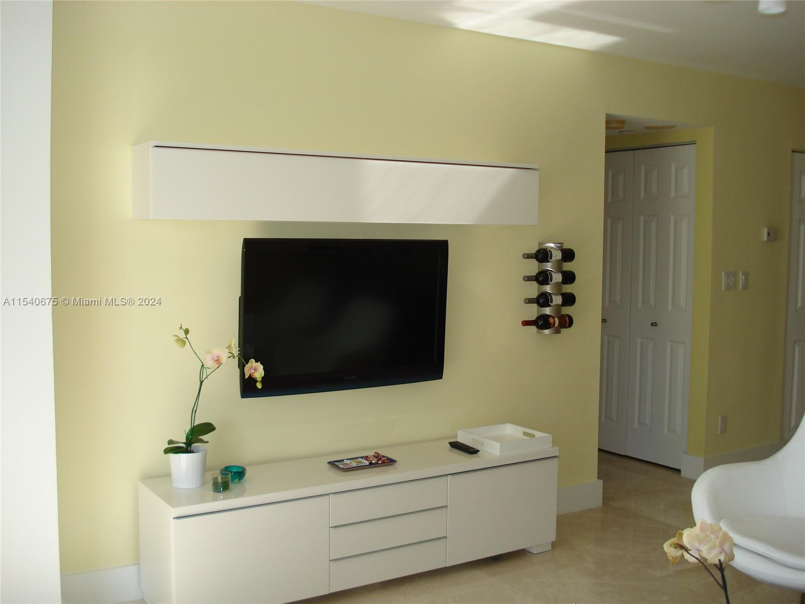 770 Claughton Island Dr 1708, Miami, Florida 33131, 1 Bedroom Bedrooms, ,1 BathroomBathrooms,Residentiallease,For Rent,770 Claughton Island Dr 1708,A11540675