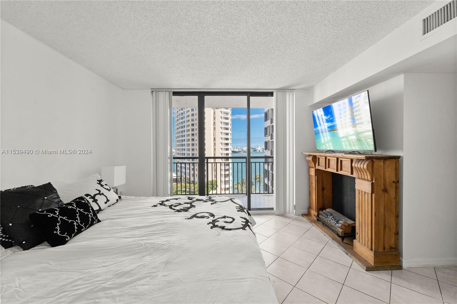 540 Brickell Key Dr 1406, Miami, Florida 33131, 2 Bedrooms Bedrooms, ,2 BathroomsBathrooms,Residential,For Sale,540 Brickell Key Dr 1406,A11539490