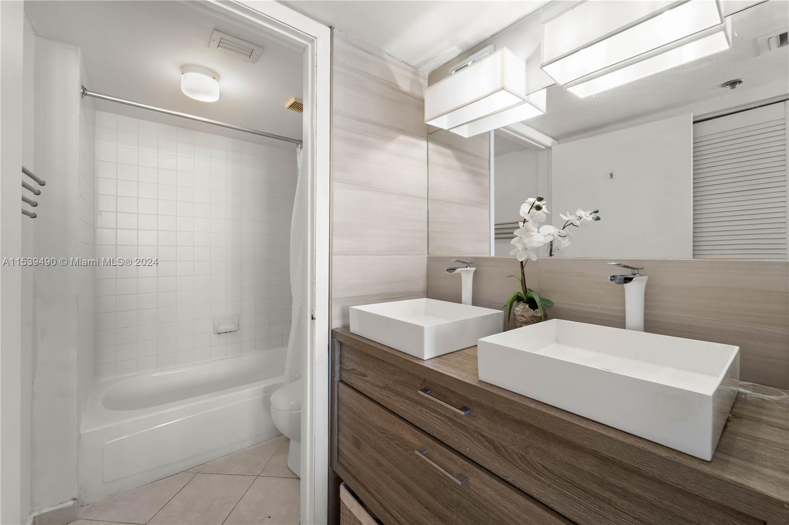 540 Brickell Key Dr 1406, Miami, Florida 33131, 2 Bedrooms Bedrooms, ,2 BathroomsBathrooms,Residential,For Sale,540 Brickell Key Dr 1406,A11539490
