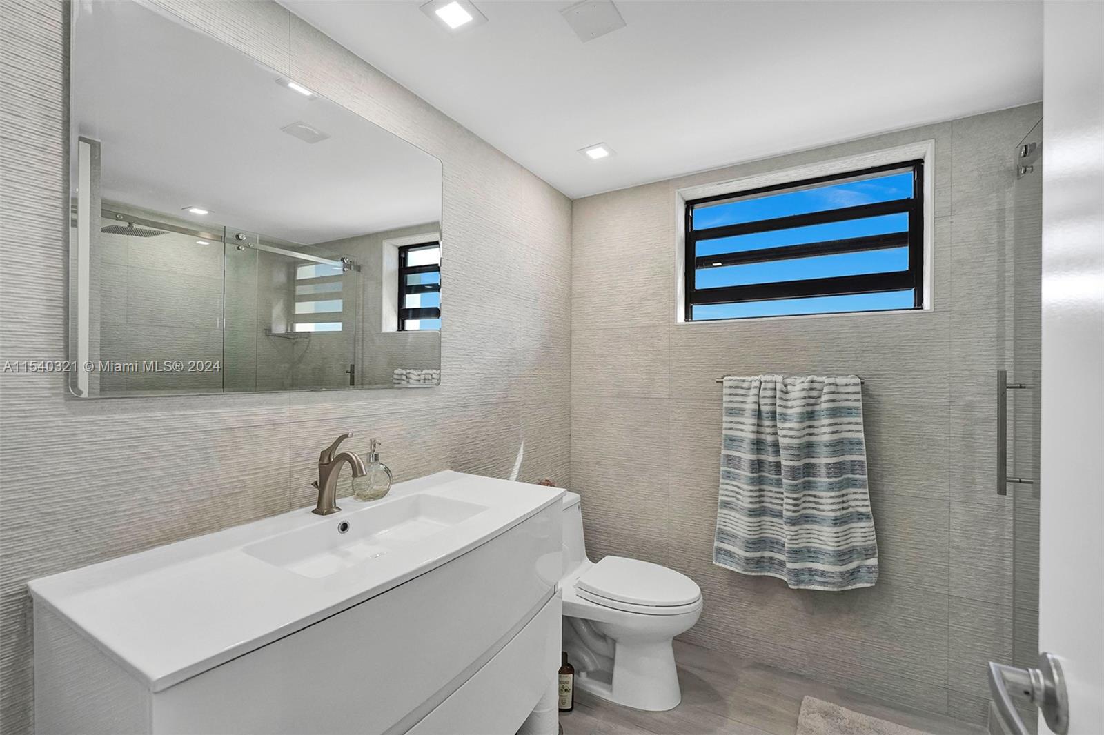 2301 S Ocean Dr 803, Hollywood, Florida 33019, 2 Bedrooms Bedrooms, ,2 BathroomsBathrooms,Residentiallease,For Rent,2301 S Ocean Dr 803,A11540321