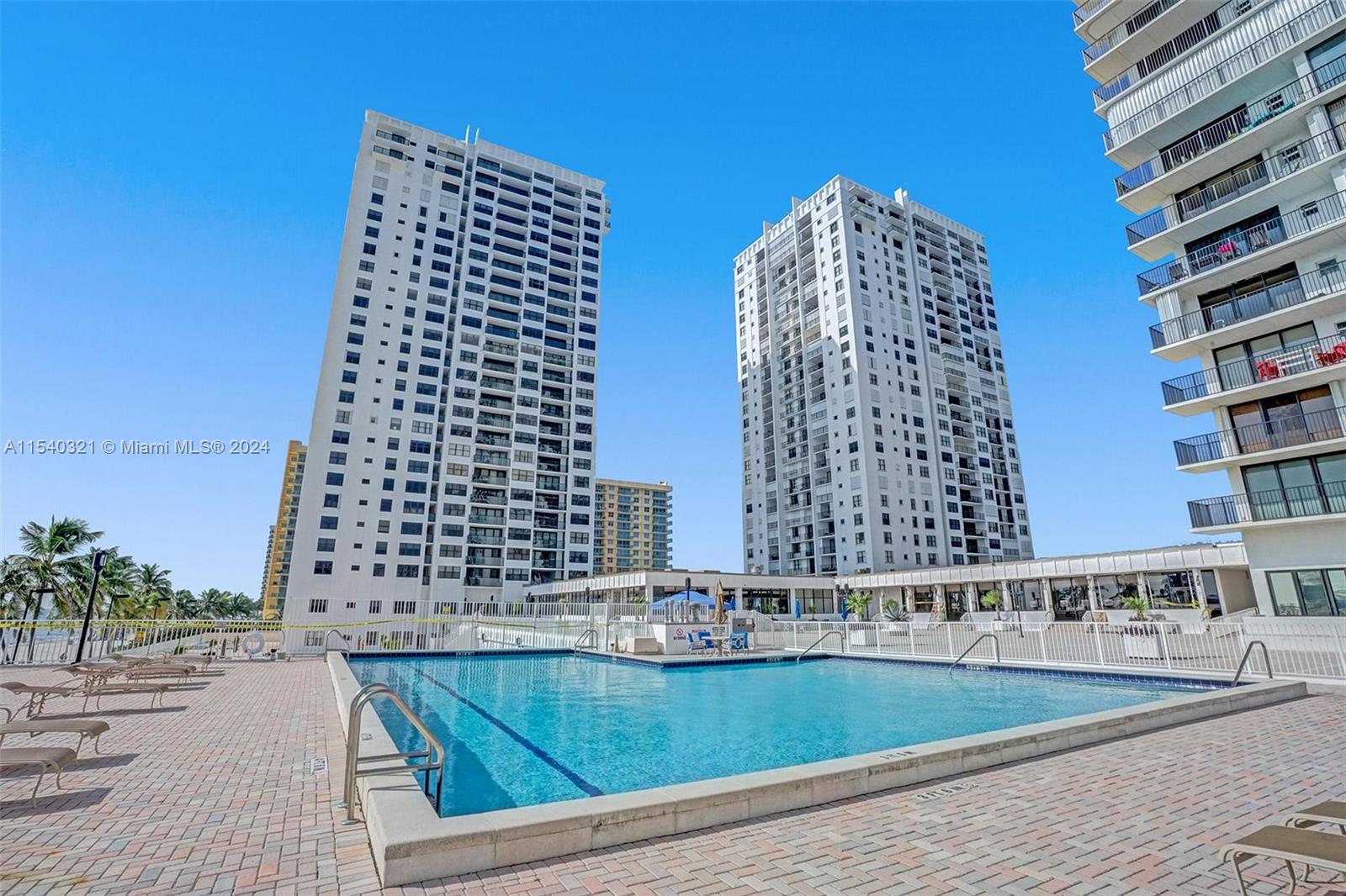 2301 S Ocean Dr 803, Hollywood, Florida 33019, 2 Bedrooms Bedrooms, ,2 BathroomsBathrooms,Residentiallease,For Rent,2301 S Ocean Dr 803,A11540321