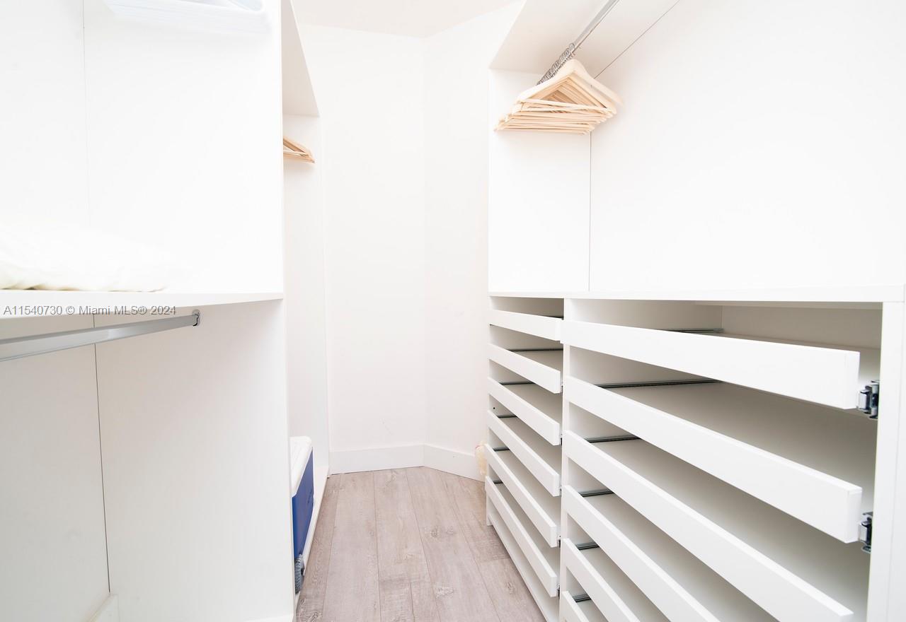 19900 E Country Club Dr 604, Aventura, Florida 33180, 3 Bedrooms Bedrooms, ,3 BathroomsBathrooms,Residentiallease,For Rent,19900 E Country Club Dr 604,A11540730