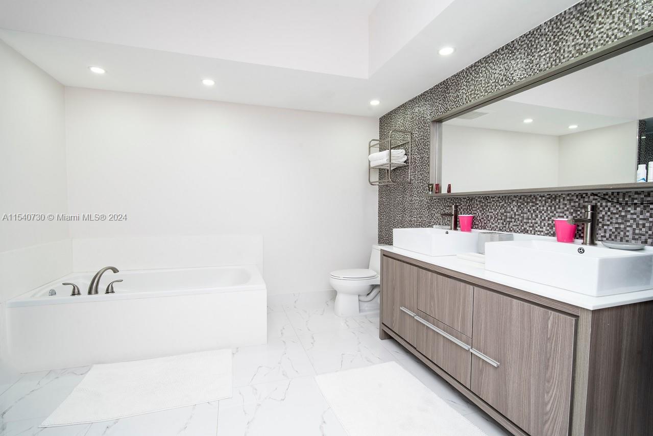 19900 E Country Club Dr 604, Aventura, Florida 33180, 3 Bedrooms Bedrooms, ,3 BathroomsBathrooms,Residentiallease,For Rent,19900 E Country Club Dr 604,A11540730