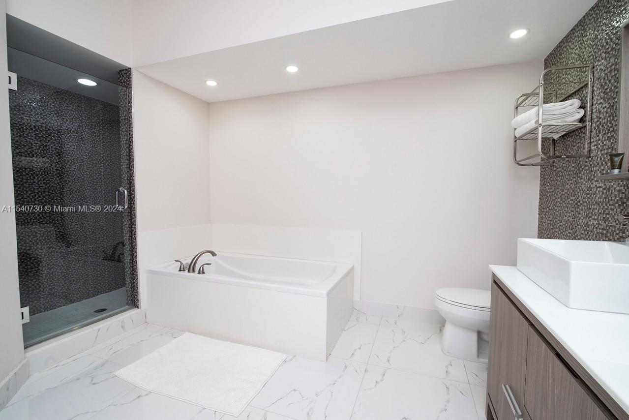 19900 E Country Club Dr 604, Aventura, Florida 33180, 3 Bedrooms Bedrooms, ,3 BathroomsBathrooms,Residentiallease,For Rent,19900 E Country Club Dr 604,A11540730