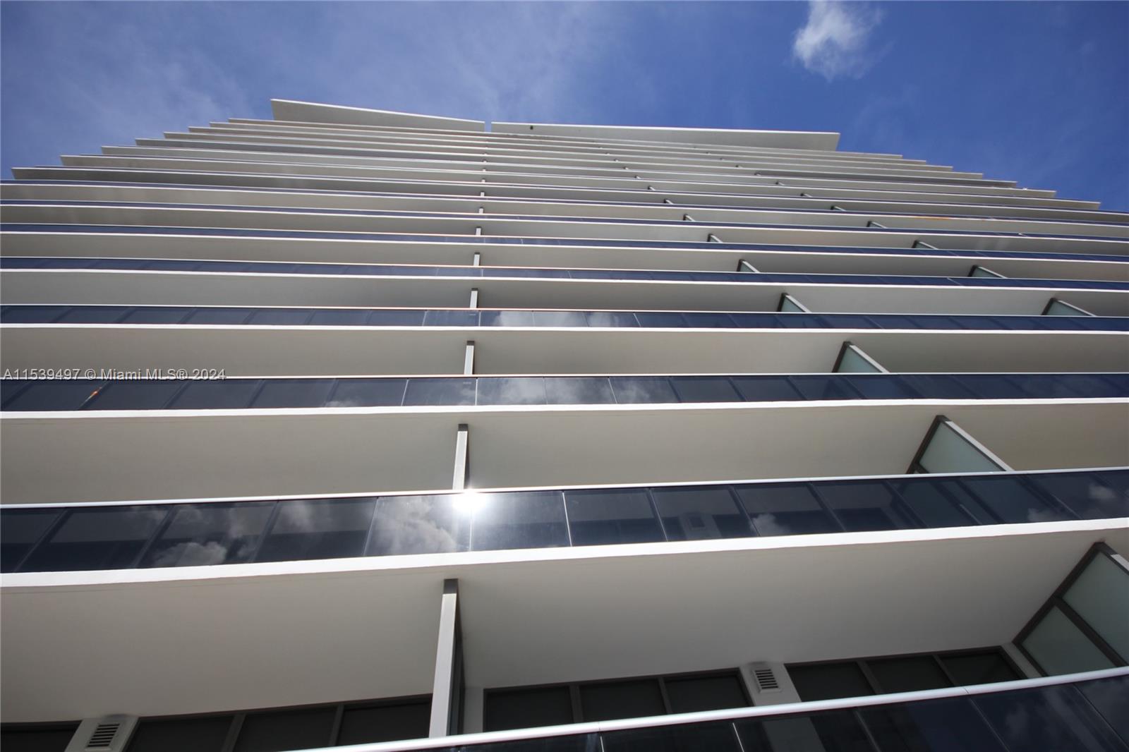 5875 COLLINS AV 506, Miami Beach, Florida 33140, 1 Bedroom Bedrooms, ,1 BathroomBathrooms,Residentiallease,For Rent,5875 COLLINS AV 506,A11539497