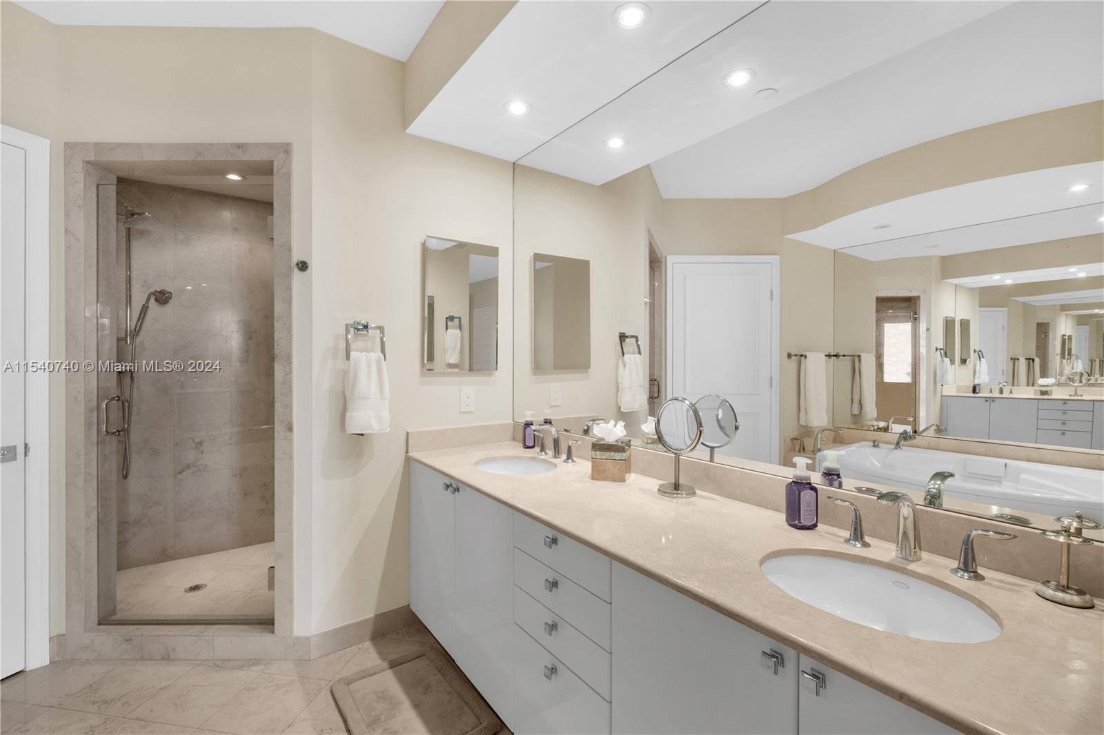 789 Crandon Blvd, Key Biscayne, FL, 33149 United States, 3 Bedrooms Bedrooms, ,4 BathroomsBathrooms,Residential,For Sale,Crandon Blvd,A11540740