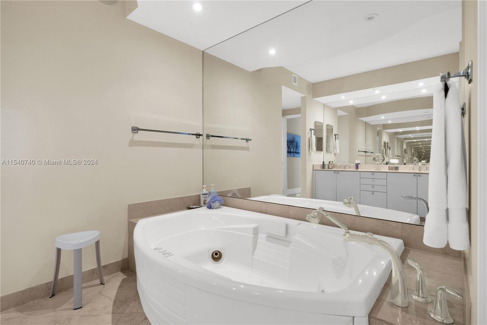 789 Crandon Blvd, Key Biscayne, FL, 33149 United States, 3 Bedrooms Bedrooms, ,4 BathroomsBathrooms,Residential,For Sale,Crandon Blvd,A11540740