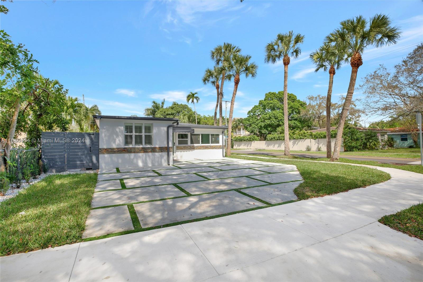 1001 SW 19th St  For Sale A11540654, FL