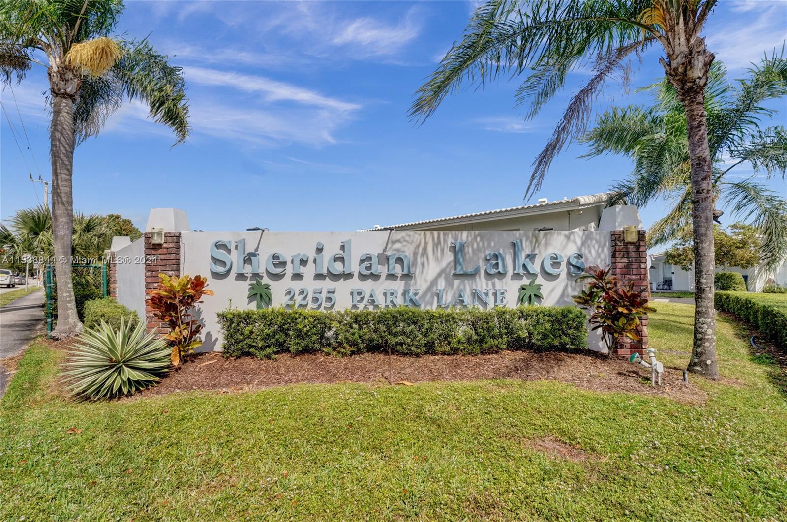2200 Park Ln 101, Hollywood, Florida 33021, 2 Bedrooms Bedrooms, ,2 BathroomsBathrooms,Residential,For Sale,2200 Park Ln 101,A11538844