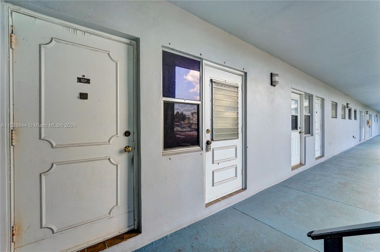 2200 Park Ln 101, Hollywood, Florida 33021, 2 Bedrooms Bedrooms, ,2 BathroomsBathrooms,Residential,For Sale,2200 Park Ln 101,A11538844