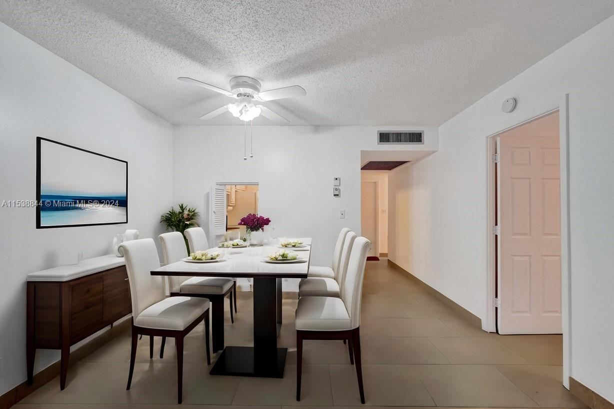 2200 Park Ln 101, Hollywood, Florida 33021, 2 Bedrooms Bedrooms, ,2 BathroomsBathrooms,Residential,For Sale,2200 Park Ln 101,A11538844