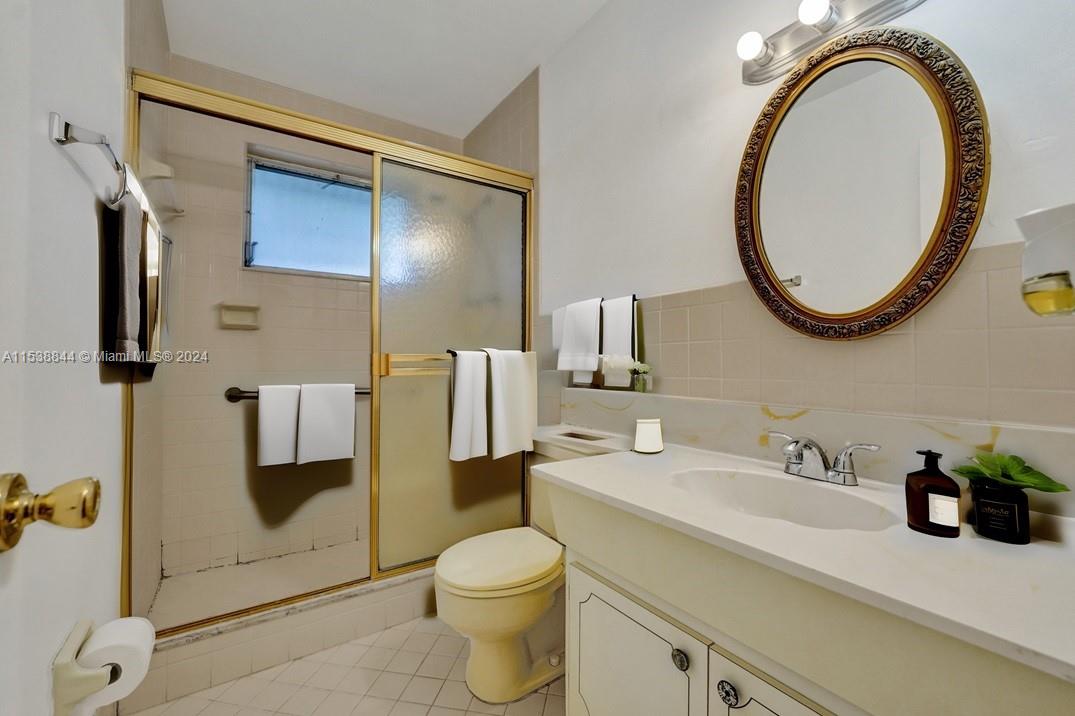 2200 Park Ln 101, Hollywood, Florida 33021, 2 Bedrooms Bedrooms, ,2 BathroomsBathrooms,Residential,For Sale,2200 Park Ln 101,A11538844