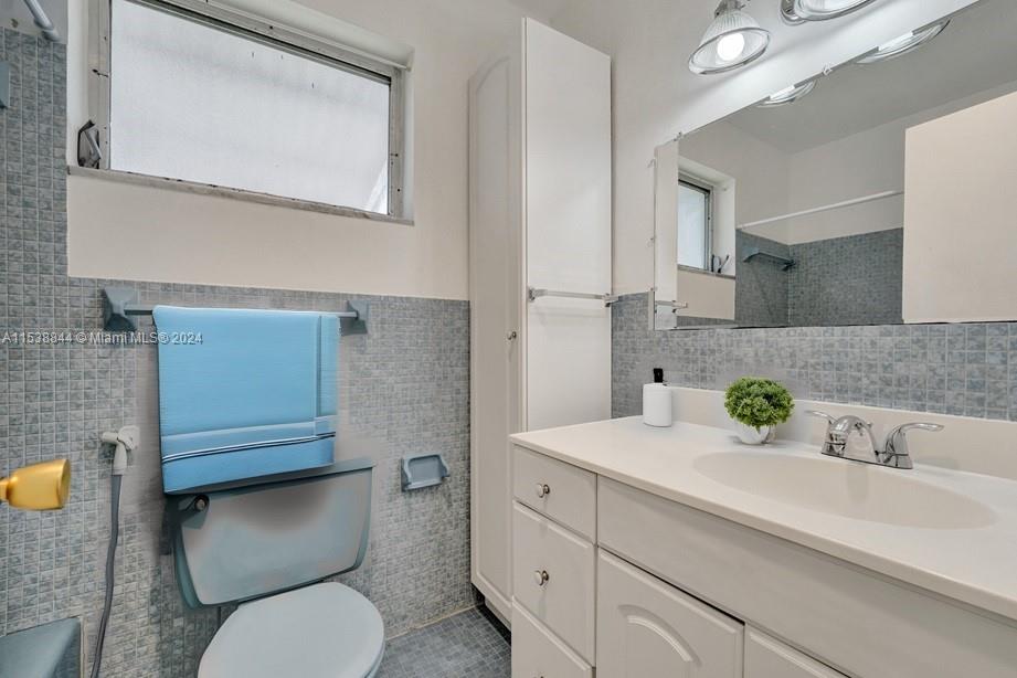 2200 Park Ln 101, Hollywood, Florida 33021, 2 Bedrooms Bedrooms, ,2 BathroomsBathrooms,Residential,For Sale,2200 Park Ln 101,A11538844