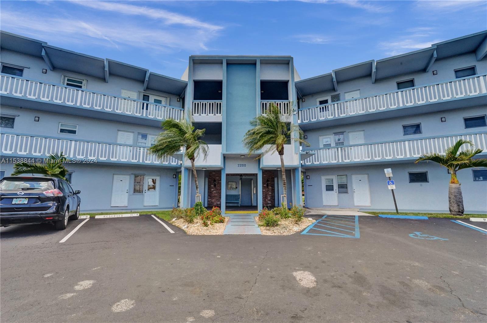 2200 Park Ln 101, Hollywood, Florida 33021, 2 Bedrooms Bedrooms, ,2 BathroomsBathrooms,Residential,For Sale,2200 Park Ln 101,A11538844