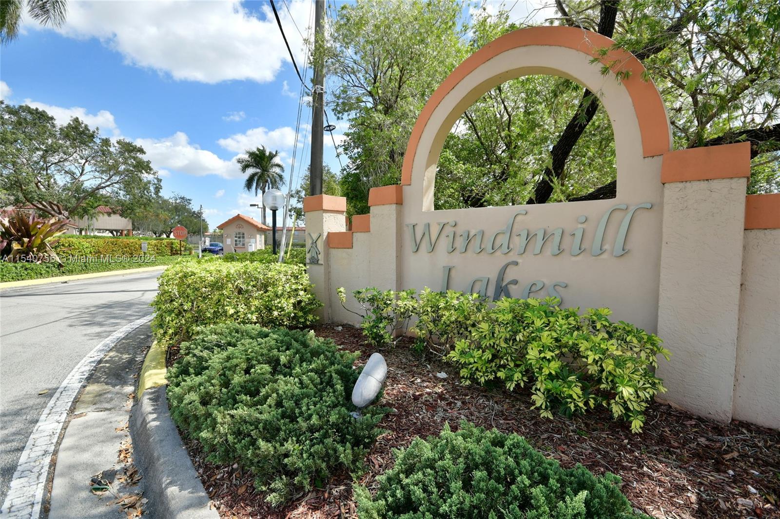 8621 SW 5th St 206, Pembroke Pines, FL 33025