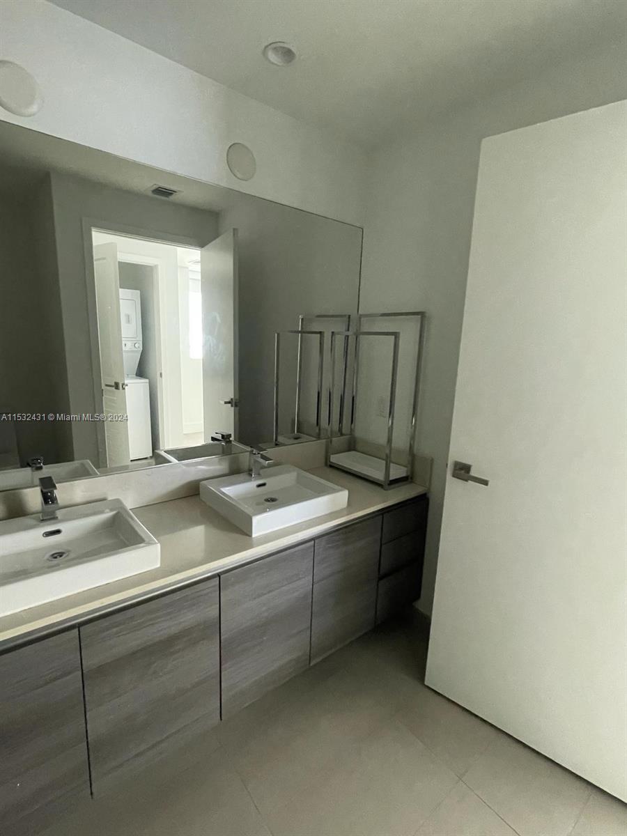 1080 Brickell Ave 907, Miami, Florida 33131, 1 Bedroom Bedrooms, ,1 BathroomBathrooms,Residentiallease,For Rent,1080 Brickell Ave 907,A11532431