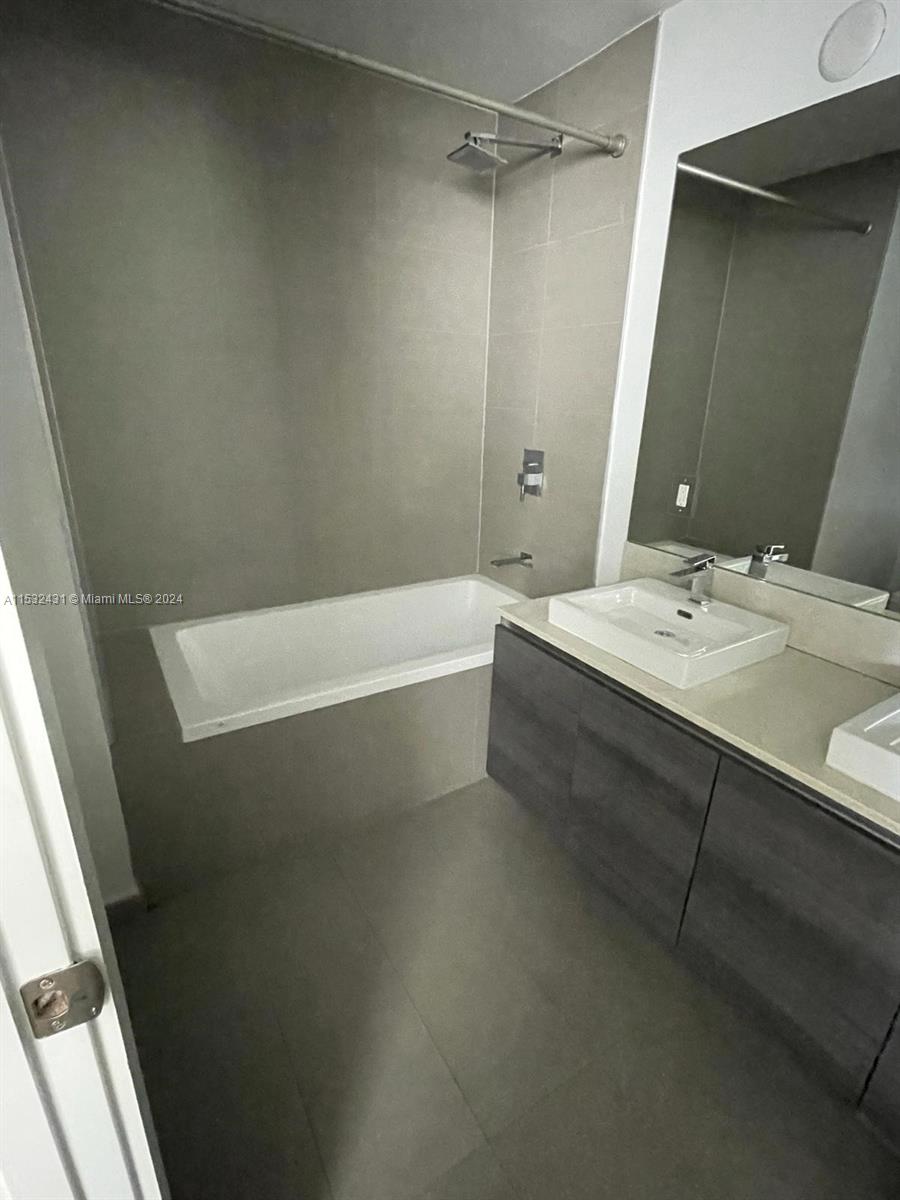 1080 Brickell Ave 907, Miami, Florida 33131, 1 Bedroom Bedrooms, ,1 BathroomBathrooms,Residentiallease,For Rent,1080 Brickell Ave 907,A11532431