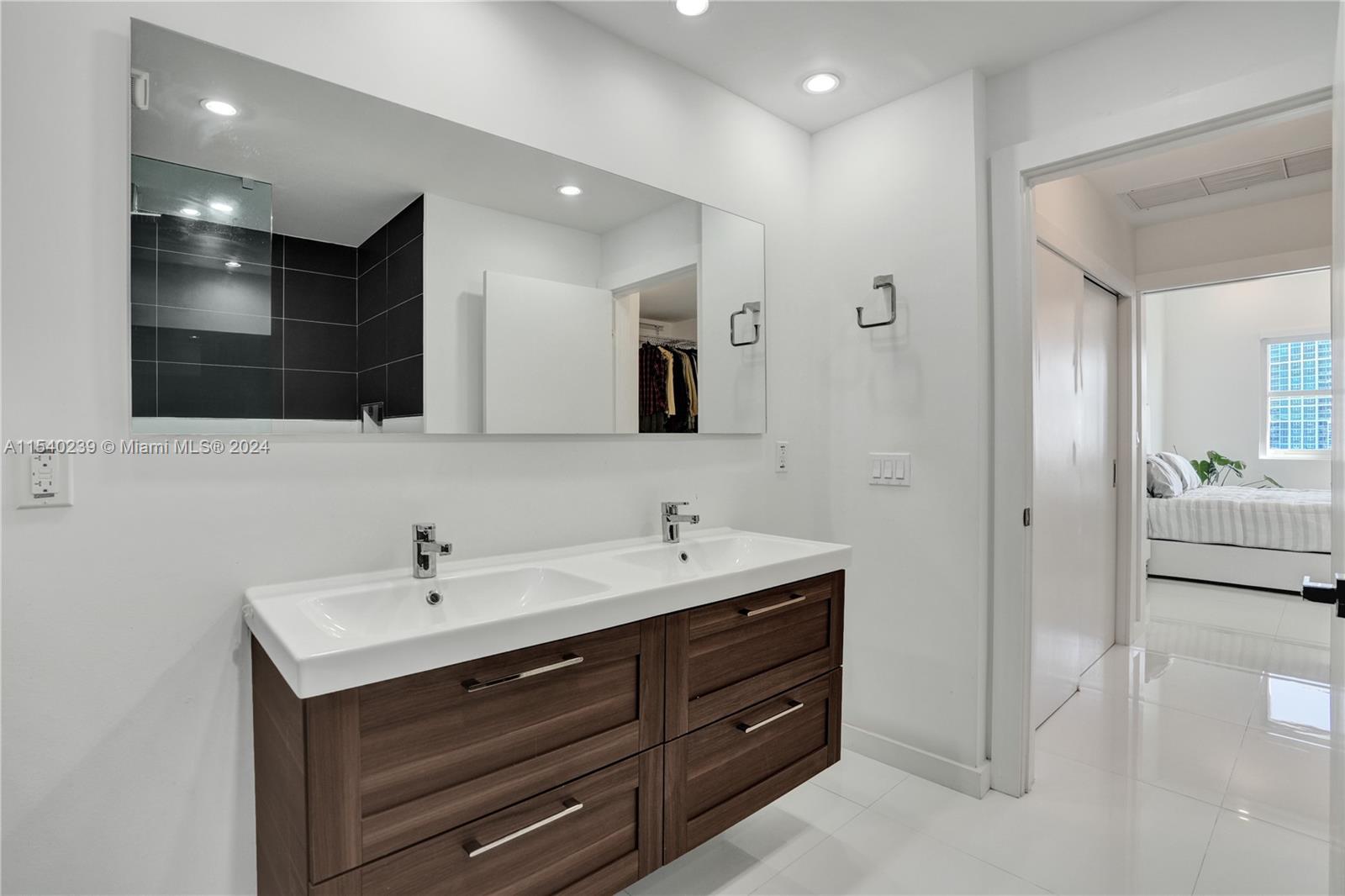 Primary Bathroom w/Dual Sinks