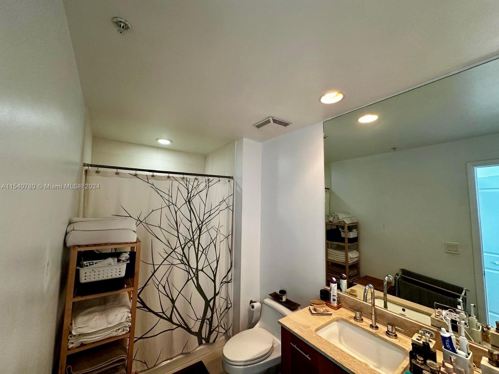 186 SE 12th Ter 2305, Miami, Florida 33131, 2 Bedrooms Bedrooms, ,2 BathroomsBathrooms,Residentiallease,For Rent,186 SE 12th Ter 2305,A11540780