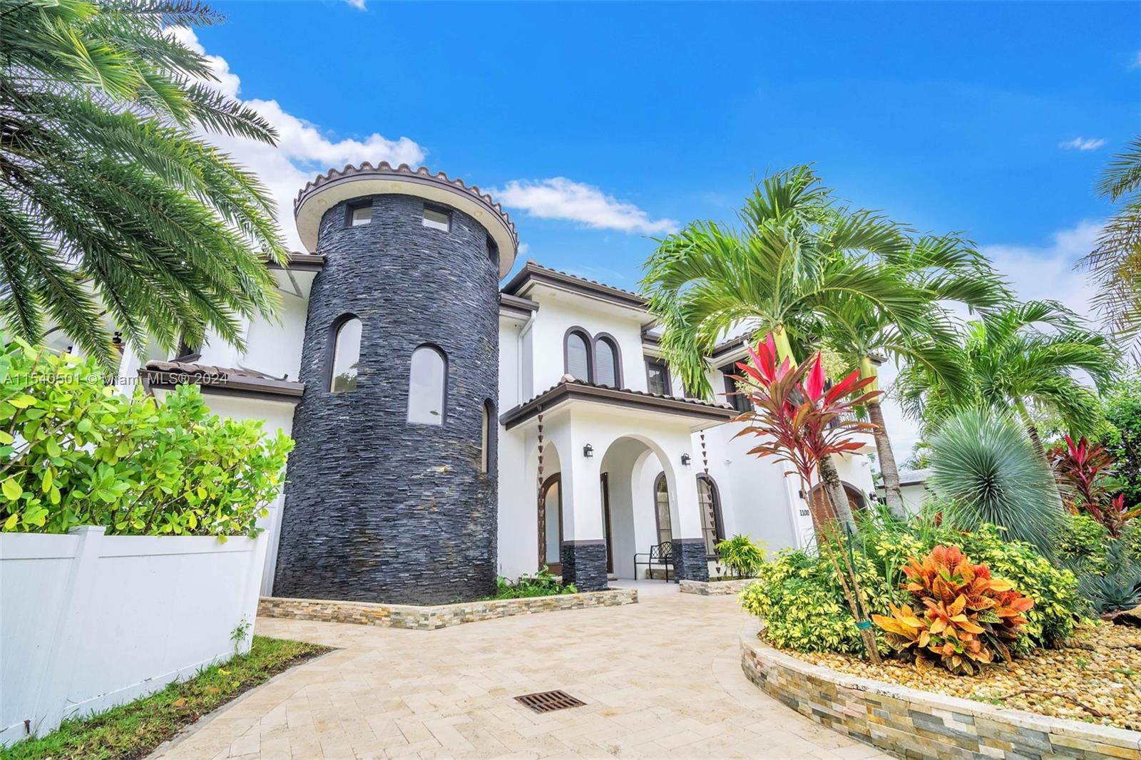 1100 180th Ter, North Miami Beach, FL, 33162 United States, 6 Bedrooms Bedrooms, ,6 BathroomsBathrooms,Residential,For Sale,180th Ter,A11540501